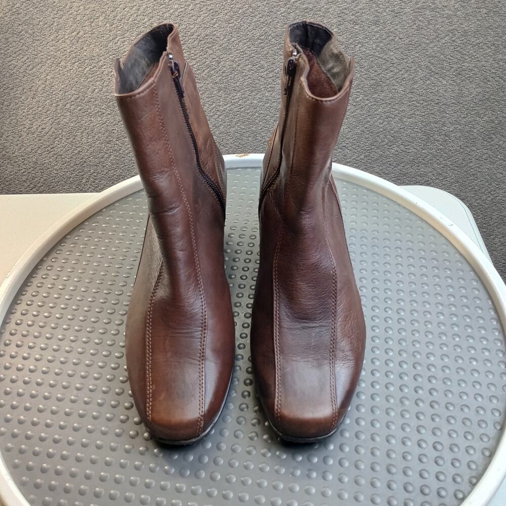 Clarks Artisan Brown Leather Ankle Boots Size 10 Comfort Side Zip Booties